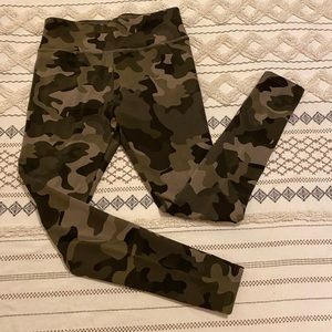 Wild Fable camo size S leggings